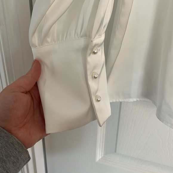 NWT White satin work blouse, pearlized buttons - Picture 5 of 6